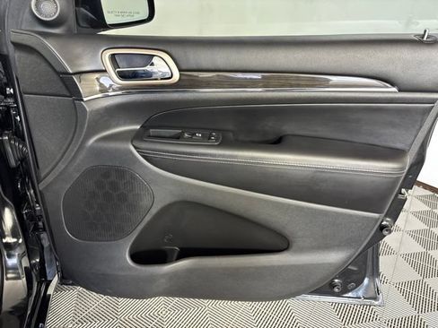 Used 2016 Jeep Grand Cherokee Overland AWD/4WD image 31