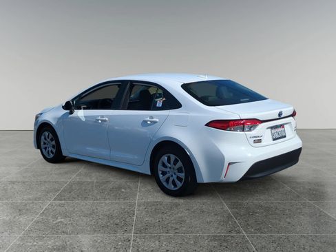 Used 2025 Toyota Corolla LE image 3