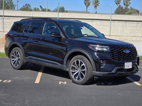Used 2025 Ford Explorer ST-Line AWD/4WD image 1