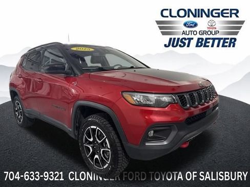 Used 2025 Jeep Compass Trailhawk AWD/4WD image 1