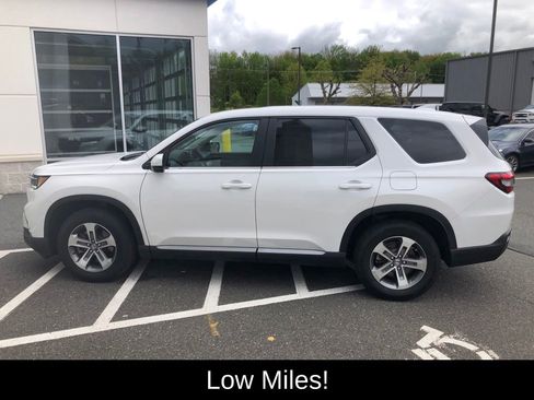 Used 2025 Honda Pilot EX-L image 6