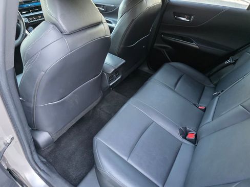 Used 2022 Toyota Venza LE image 14