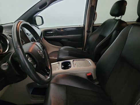 Used 2017 Dodge Grand Caravan SXT FWD image 17