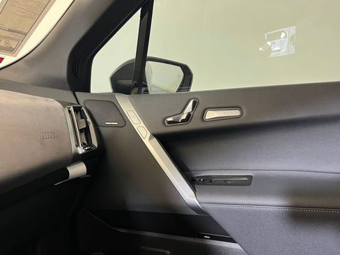 New 2026 BMW iX xDrive60 w/ M Sport Package image 32