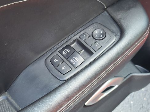 Used 2017 Dodge Challenger R/T Scat Pack w/ Leather Interior Group image 26