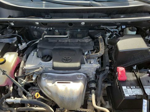 Used 2018 Toyota RAV4 LE image 9