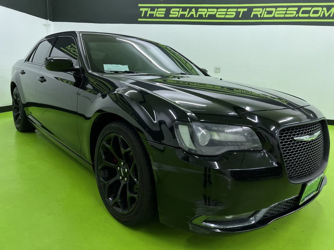 Used 2018 Chrysler 300 S RWD image 2