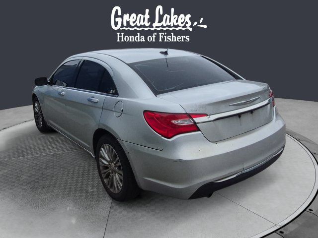 Used 2011 Chrysler 200 Limited FWD image 3