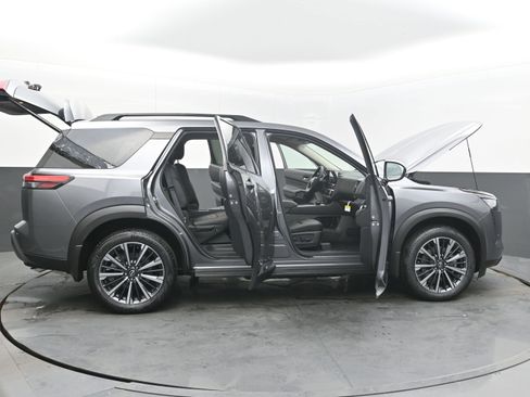 New 2026 Nissan Pathfinder Platinum FWD image 47