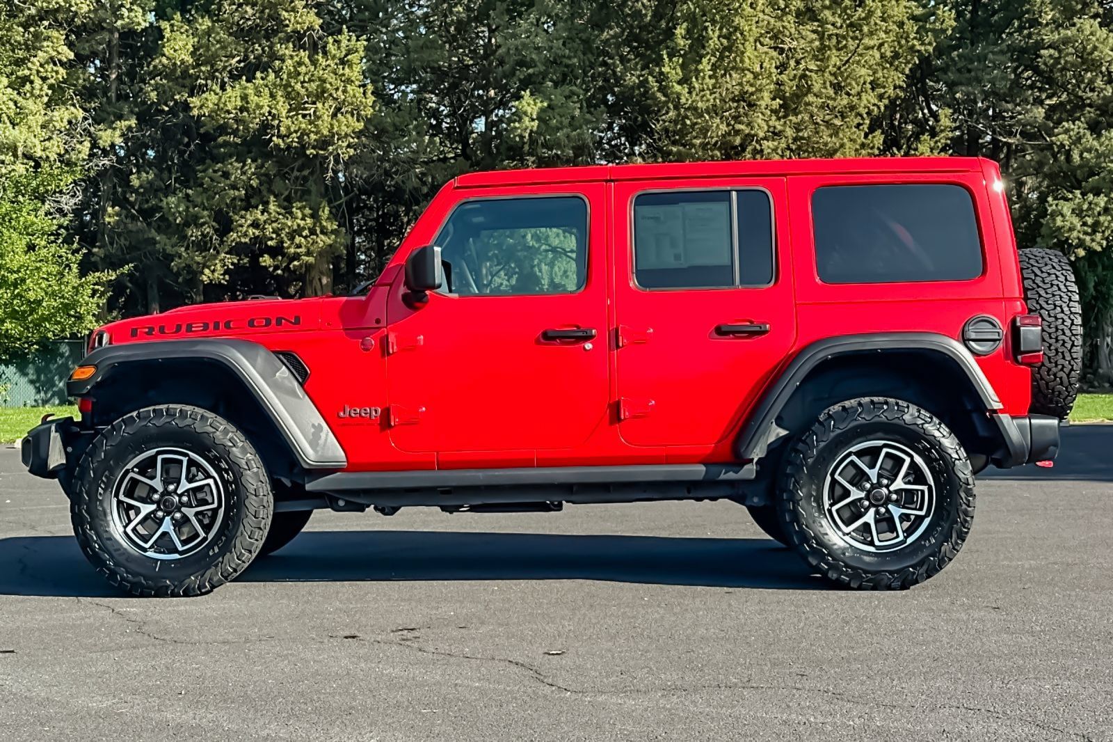 Used 2025 Jeep Wrangler Unlimited Rubicon AWD/4WD image 8