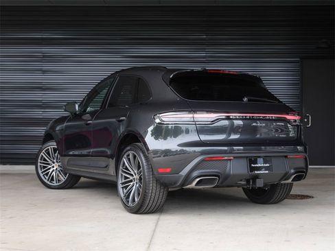 Used 2025 Porsche Macan image 3