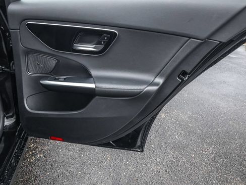 Used 2025 Mercedes-Benz C 300 4MATIC Sedan image 31
