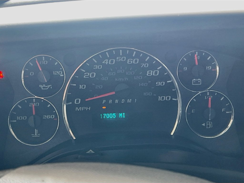 Used 2025 Chevrolet Express 2500 w/ Driver Convenience Package RWD image 12