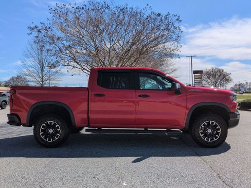 Used 2023 Chevrolet Silverado 1500 ZR2 w/ Technology Package AWD/4WD image 9