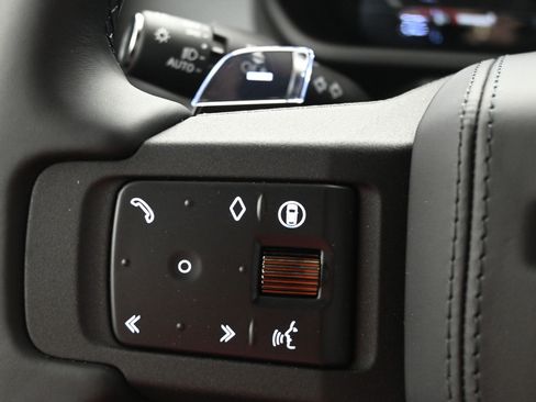 New 2026 Land Rover Defender 110 AWD/4WD image 17