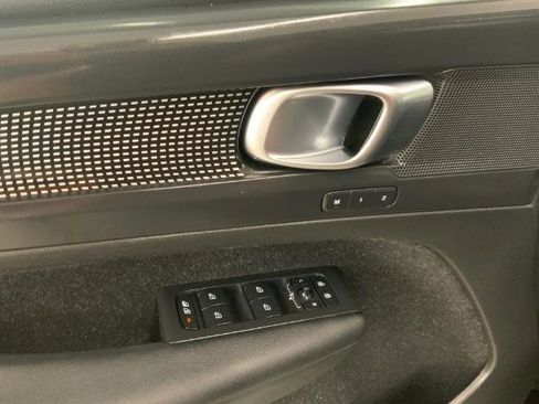 Used 2020 Volvo XC40 T5 R-Design image 25