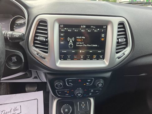 Used 2018 Jeep Compass Latitude w/ Popular Equipment Group AWD/4WD image 9