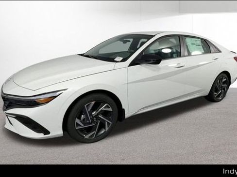 Certified 2025 Hyundai Elantra Sport FWD image 4