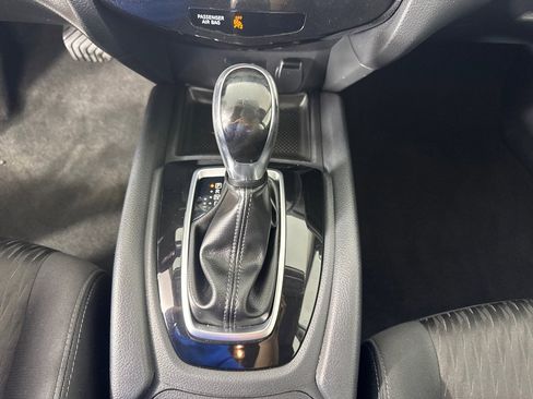 Used 2018 Nissan Rogue S image 17