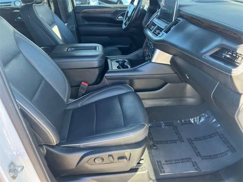 Used 2023 Chevrolet Suburban Premier image 12