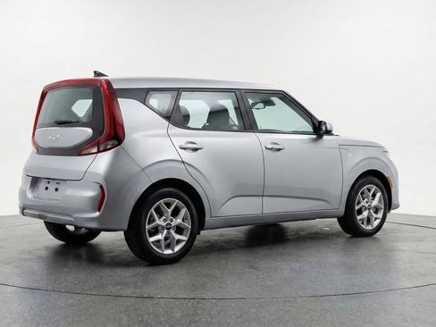 Used 2025 Kia Soul LX w/ LX Technology Package FWD image 9
