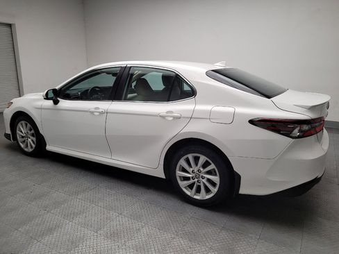 Used 2022 Toyota Camry LE FWD image 3