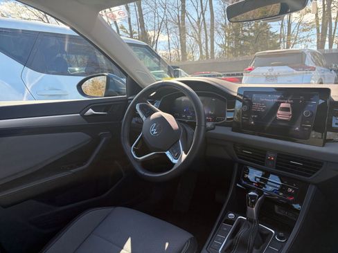 Used 2025 Volkswagen Jetta SE image 35