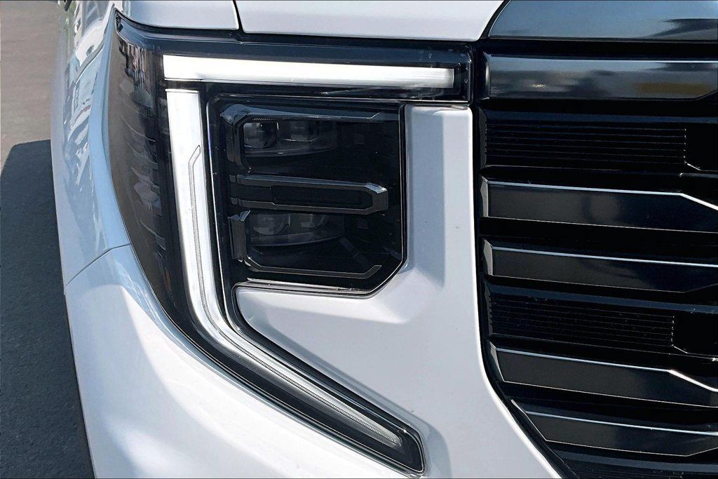 Used 2024 GMC Sierra 1500 AT4 w/ AT4 Preferred Package AWD/4WD image 30