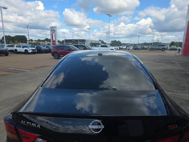 Used 2023 Nissan Altima 2.5 SR w/ SR Premium Package FWD image 12