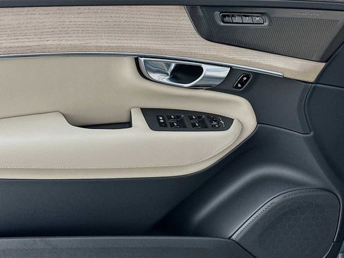 New 2026 Volvo XC90 B6 Plus w/ Protection Package Premier image 17