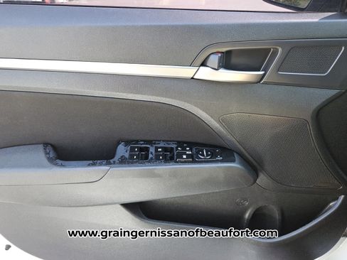 Used 2020 Hyundai Elantra SEL w/ Cargo Package (C1) FWD image 16