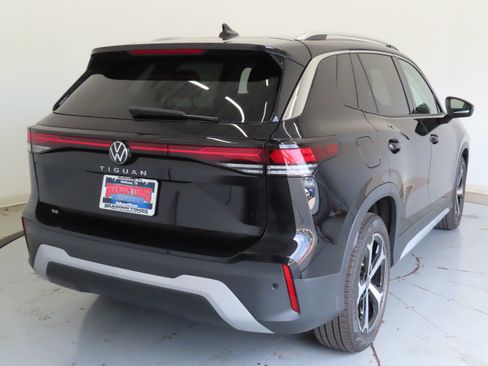 New 2026 Volkswagen Tiguan SE image 4