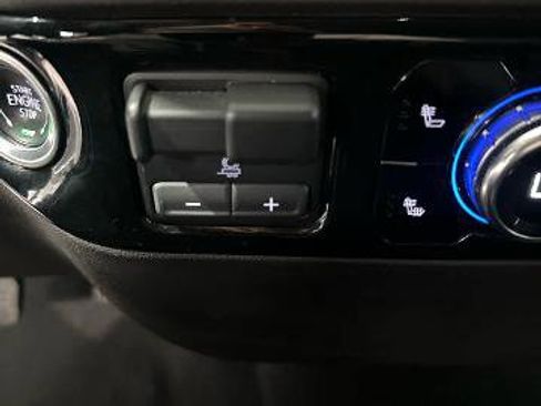 Used 2025 GMC Sierra 1500 SLT RWD image 25