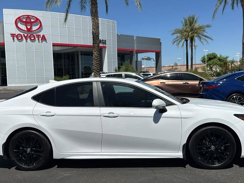 Used 2025 Toyota Camry SE w/ Multimedia Upgrade Package image 8