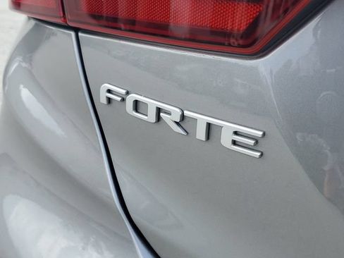 Used 2023 Kia Forte GT-Line w/ GT-Line Premium Package FWD image 6
