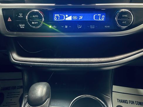 Used 2017 Toyota Highlander Plus FWD image 33