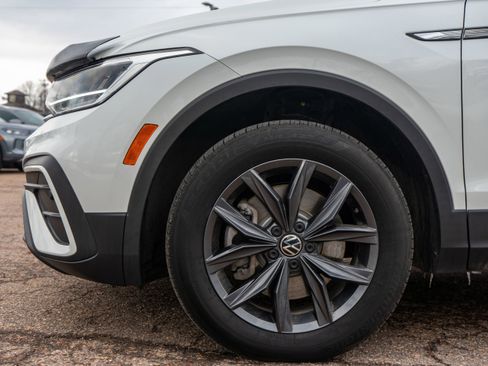 Certified 2023 Volkswagen Tiguan SE w/ Panoramic Sunroof Package image 10