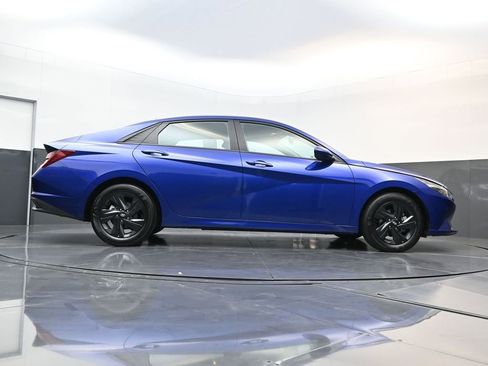 Certified 2023 Hyundai Elantra SEL image 21