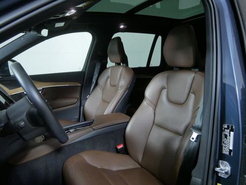 Used 2021 Volvo XC90 T6 Momentum w/ Climate Package AWD/4WD image 12