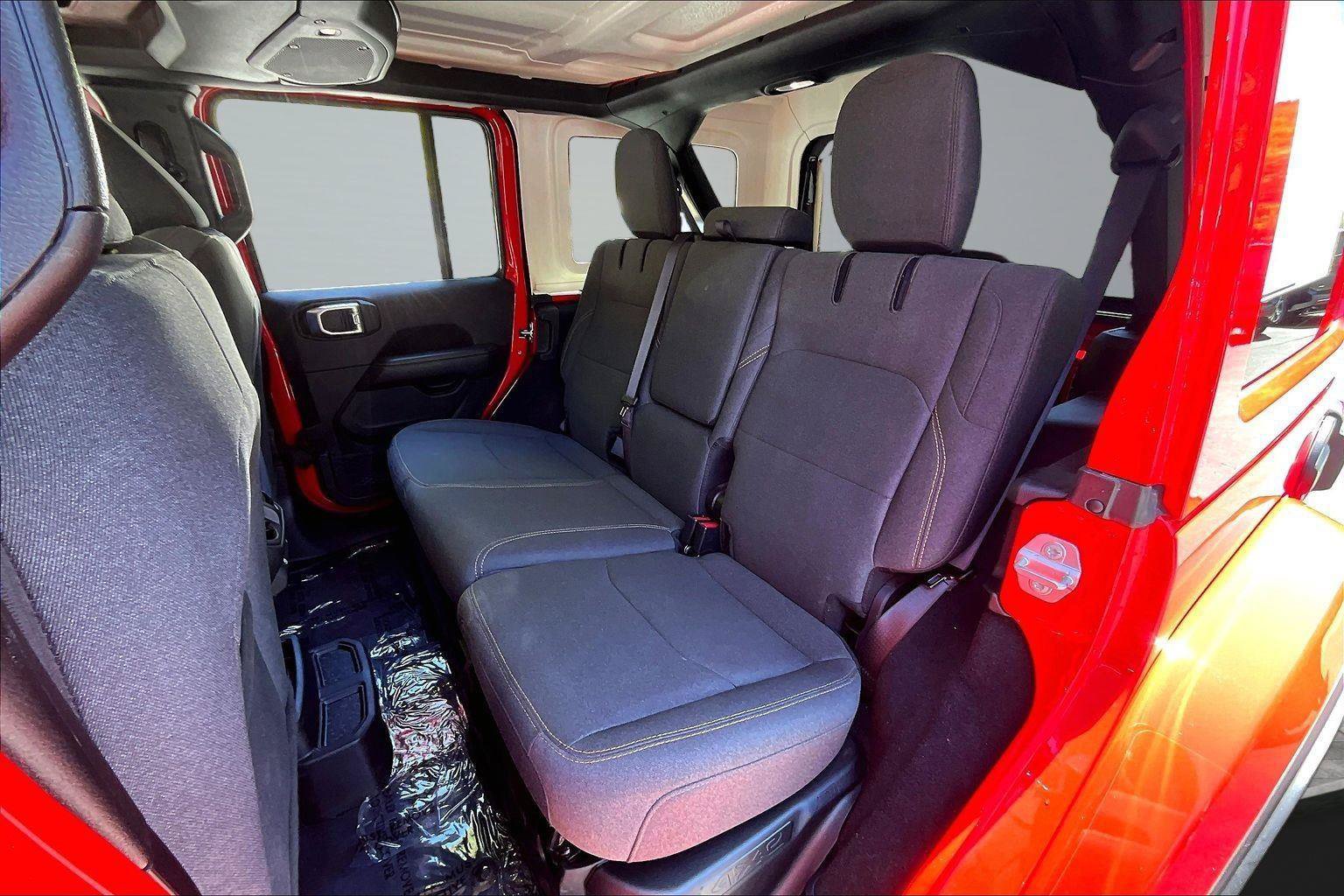 Certified 2025 Jeep Wrangler Unlimited Sahara AWD/4WD image 26