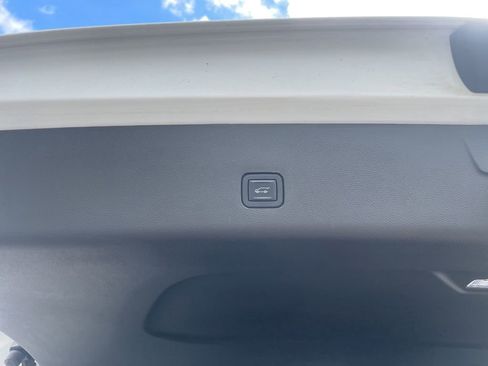 Used 2023 Chevrolet Traverse RS w/ LPO, Floor Liner Package image 40