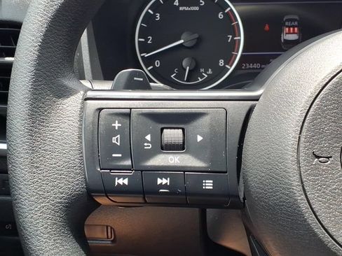 Used 2024 Nissan Rogue S AWD/4WD image 19