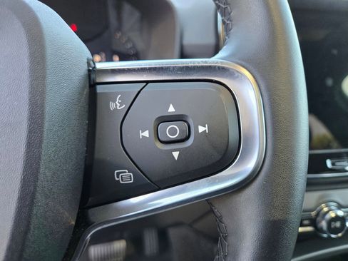 Certified 2025 Volvo XC40 B5 Core AWD/4WD image 22