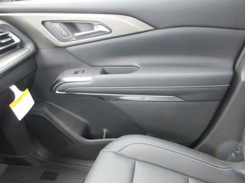 New 2026 Chevrolet Traverse LT w/ Sun and Wheel Package AWD/4WD image 33