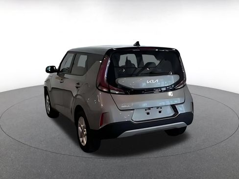 Used 2025 Kia Soul LX w/ LX Technology Package FWD image 10