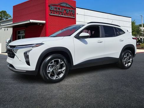 Used 2024 Chevrolet Trax LT w/ Driver Confidence Package image 1