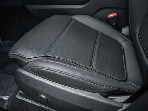 New 2025 Mercedes-Benz GLC 350e 4MATIC image 30