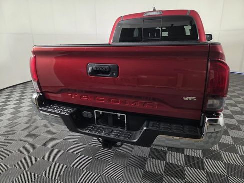 Used 2018 Toyota Tacoma TRD Off-Road AWD/4WD image 5