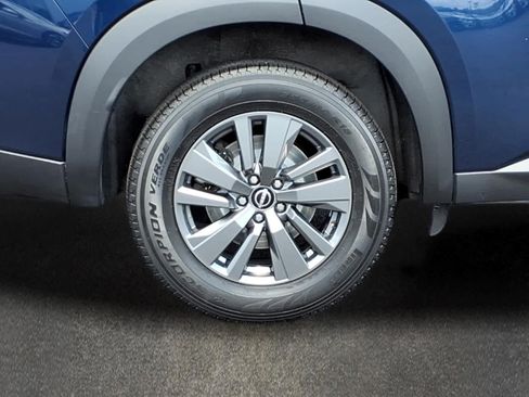 Used 2024 Nissan Pathfinder SV AWD/4WD image 3