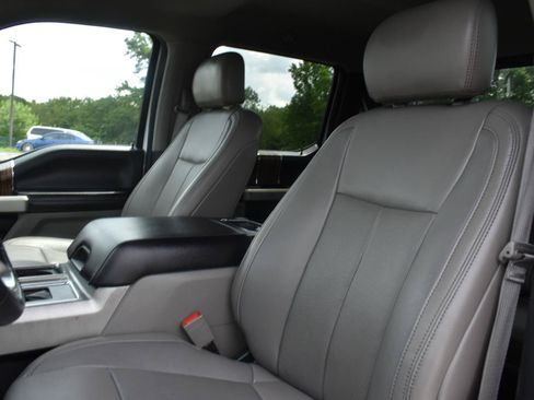 Used 2020 Ford F150 Lariat RWD image 22